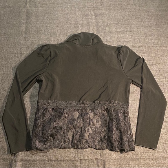 🛍3/$35🛍 Lace Cardigan - Picture 4 of 4